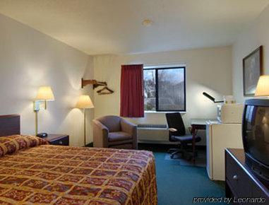 Super 8 By Wyndham Crystal Lake Rom bilde